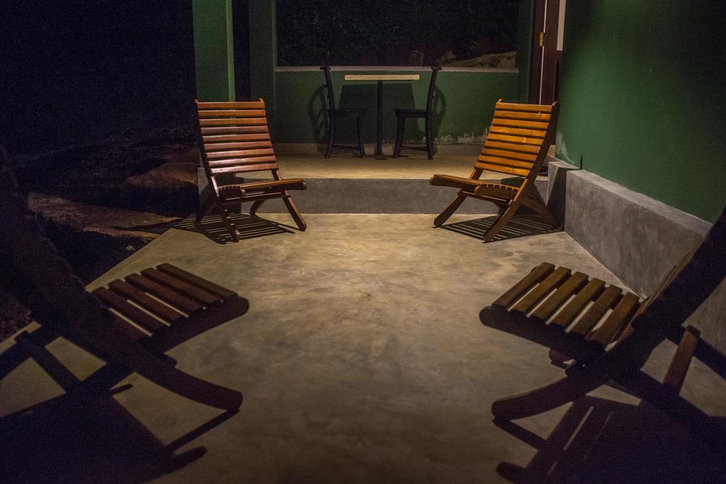 Sinharaja Hostel Deniyaya Rum bild